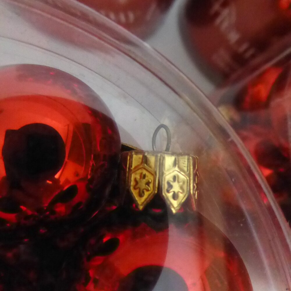 NEW 1” (30mm) CHRISTMAS GLASS BALL 84 ORNAMENTS SHINY RED LOT OF 4 TUBES - Picture 5 of 8